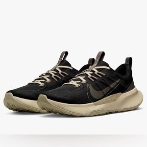 NWT Nike Juniper Trail